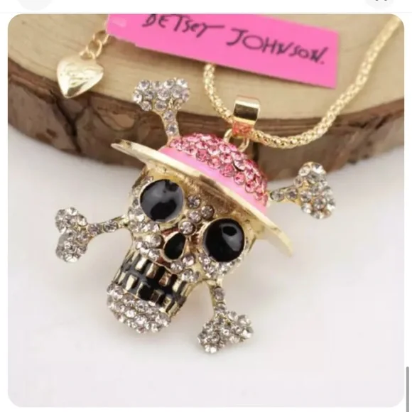 Betsey Johnson’s Skull & Crossbones Necklace - Picture 2 of 4